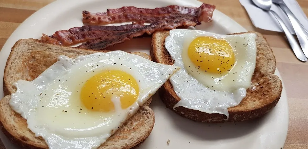 Spiegelei Auf Toast Mit Bacon